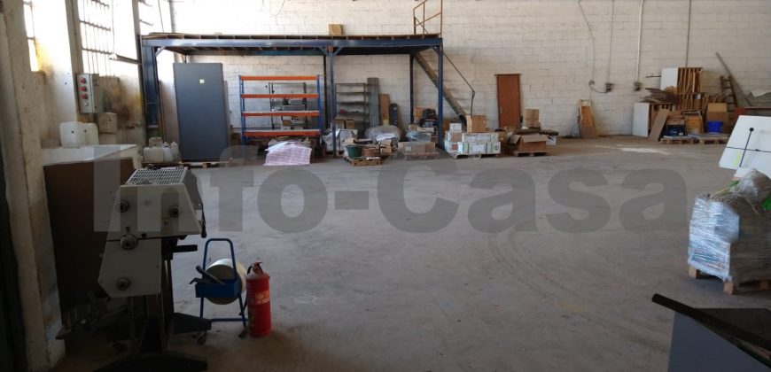 Conjunto de naves en venta