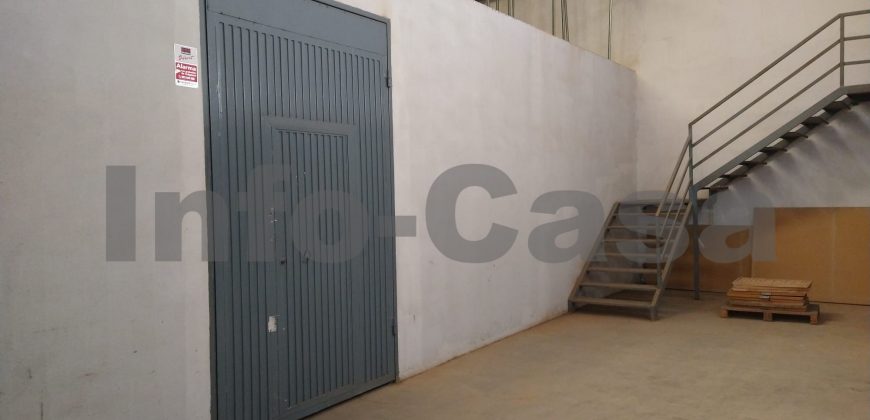 Conjunto de naves en venta