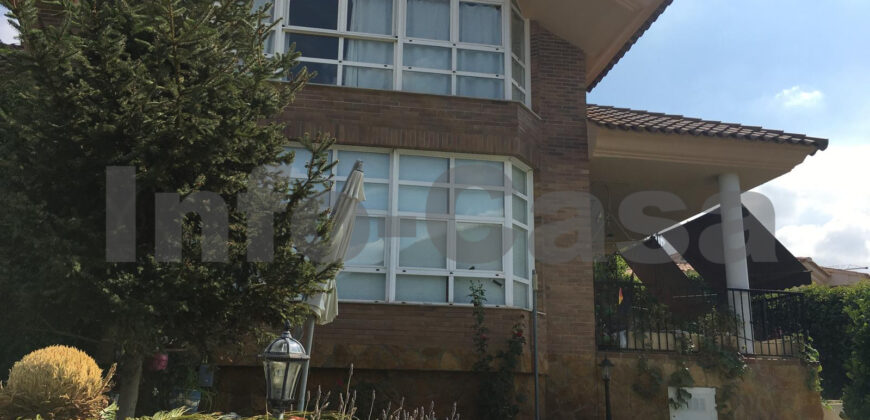 Estupendo chalet en Nueva Onda